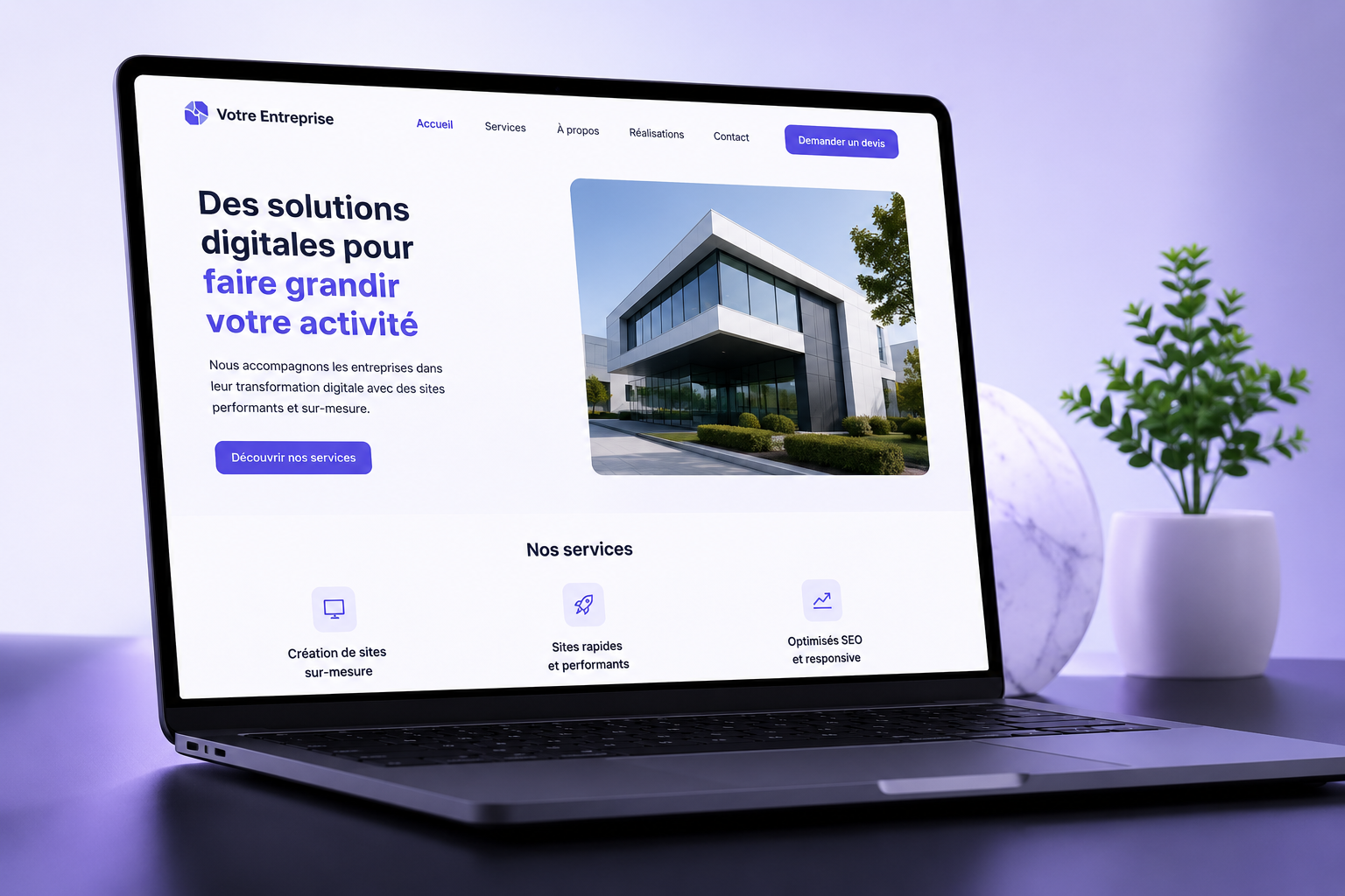 Exemple de site internet sur mesure créé par Outil Digital, affiché sur un ordinateur portable
